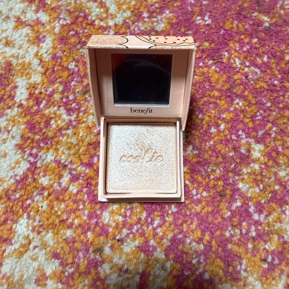 Benefit Cosmetics Cookie Highlighter - Picture 3 of 3